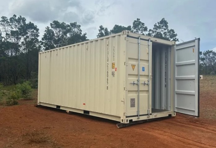 If you plan to place a shipping container temporarily on a road reserve, footpath or other Council land within the Mid Murray Council area, you may be required to obtain approval from Council before doing so. Council approval helps ensure public safety, protects Council assets and minimises impacts on pedestrians, motorists and neighbouring properties.